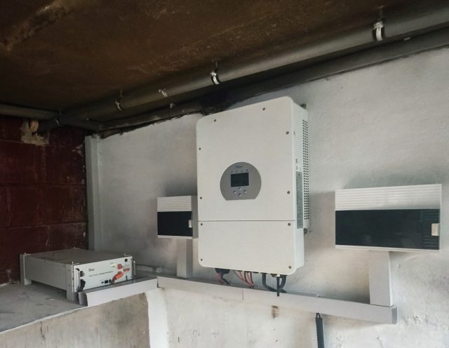 10 kVtli 220 voltli gibrid quyosh elektr stansiyasi, 10,24 kVt*s LiFePO4 akkumulyatori