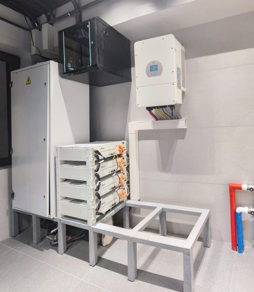 20 kVtli 380 voltli gibrid quyosh elektr stansiyasi, 20,48 kVt*s LiFePO4 akkumulyatori